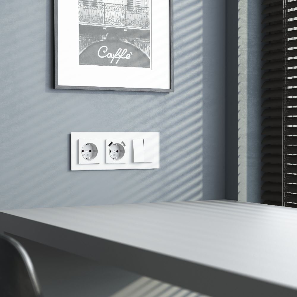 Рамка стеклянная Werkel Favorit на 3 поста Белый матовый W0031105 — изображение 2