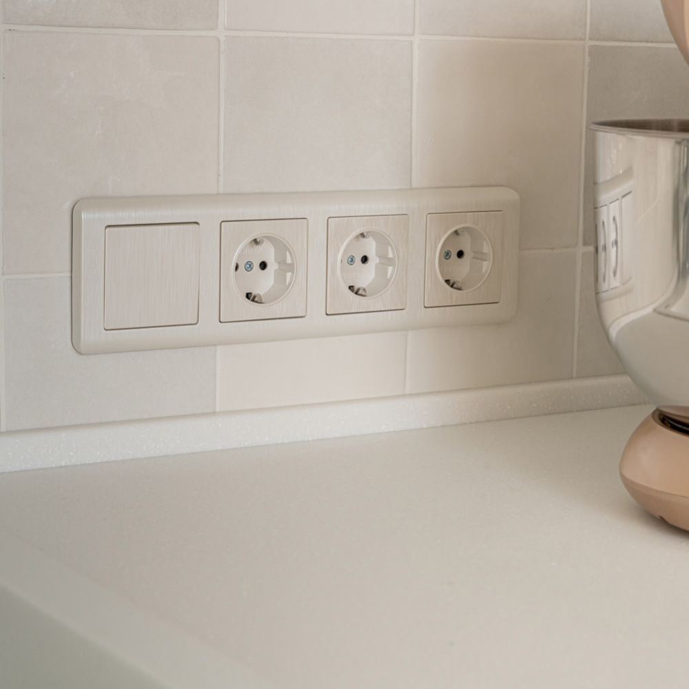 Рамка из поликарбоната Werkel Stream на 4 поста Перламутровый W0042113 — изображение 2