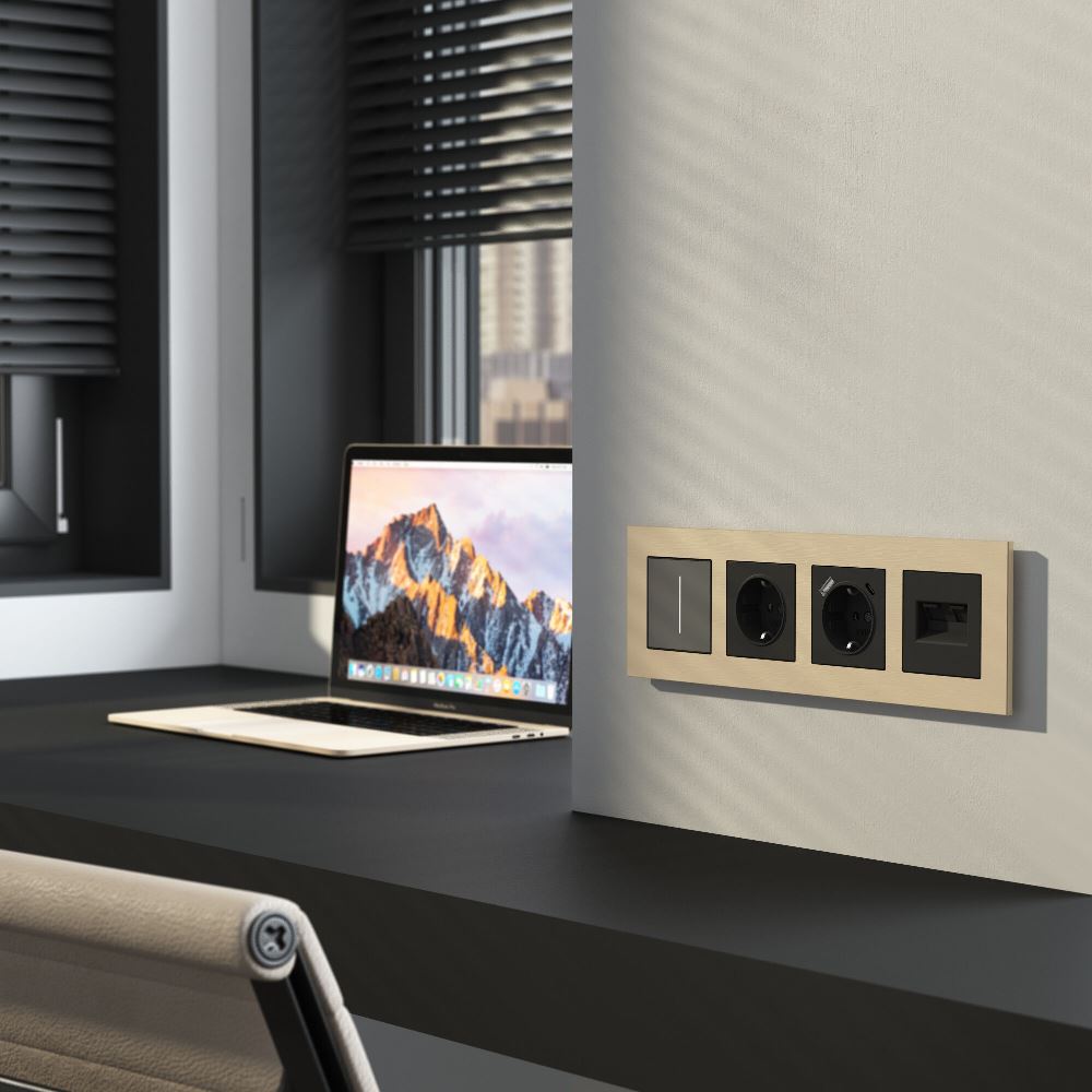 Рамка из металла Werkel AluMax на 4 поста Шампань W0043511 — изображение 3