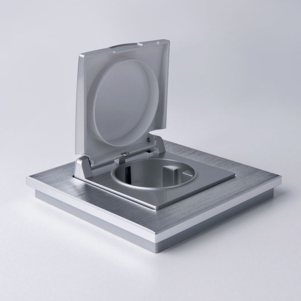 Розетка встраиваемая влагозащищенная Werkel с заземлением, шторками и защитной крышкой Серебряный W1171206 — изображение 3