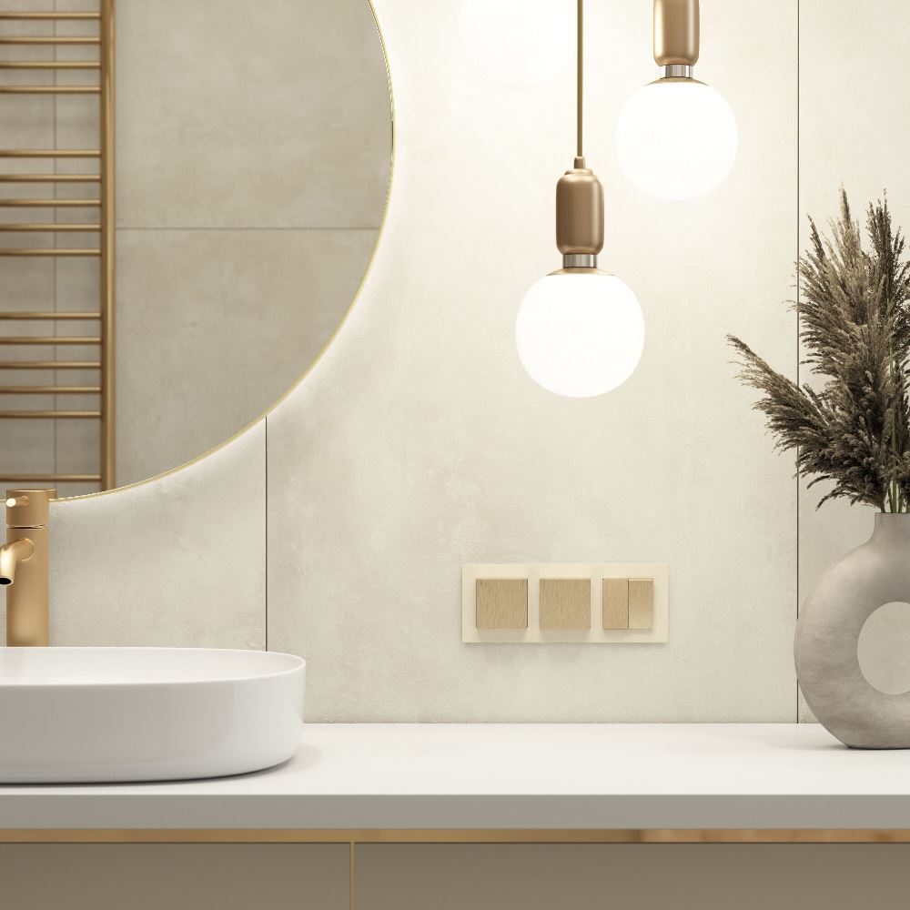 Розетка встраиваемая влагозащищенная Werkel с заземлением, шторками и защитной крышкой Шампань рифленый W1171210 — изображение 3