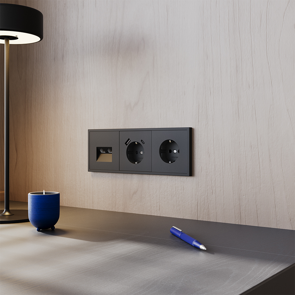 Розетка встраиваемая Voltum S70 с заземлением, шторками и USB A+C Черный матовый VLS040508 — изображение 5